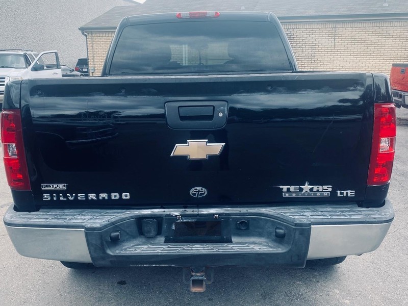 Chevrolet Silverado 1500 Vehicle Full-screen Gallery Image 04