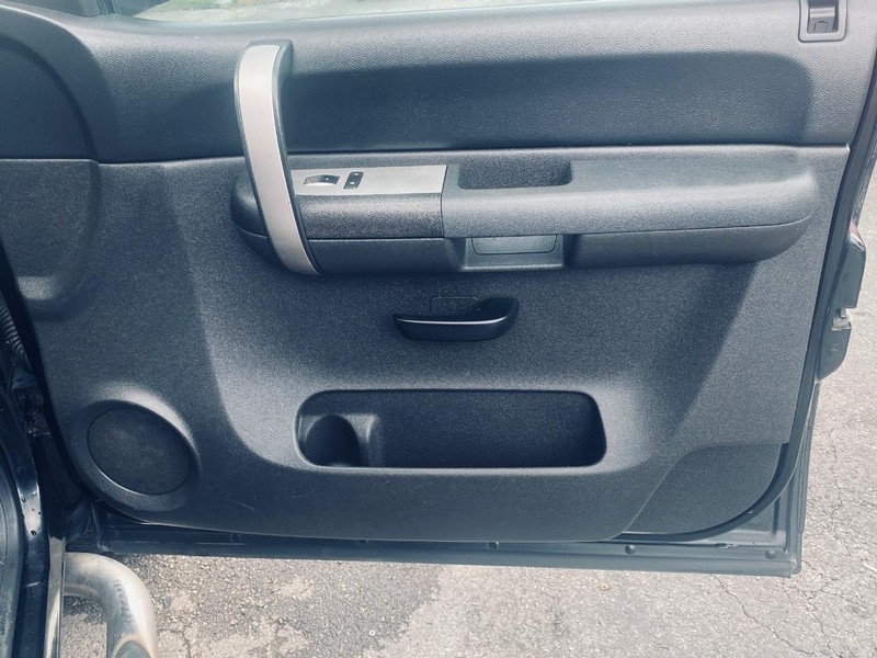 Chevrolet Silverado 1500 Vehicle Full-screen Gallery Image 18