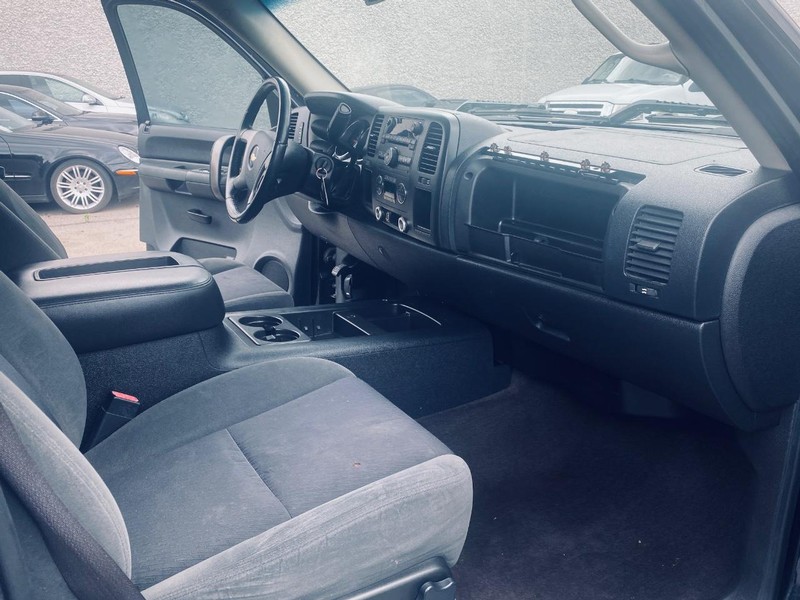 Chevrolet Silverado 1500 Vehicle Full-screen Gallery Image 19