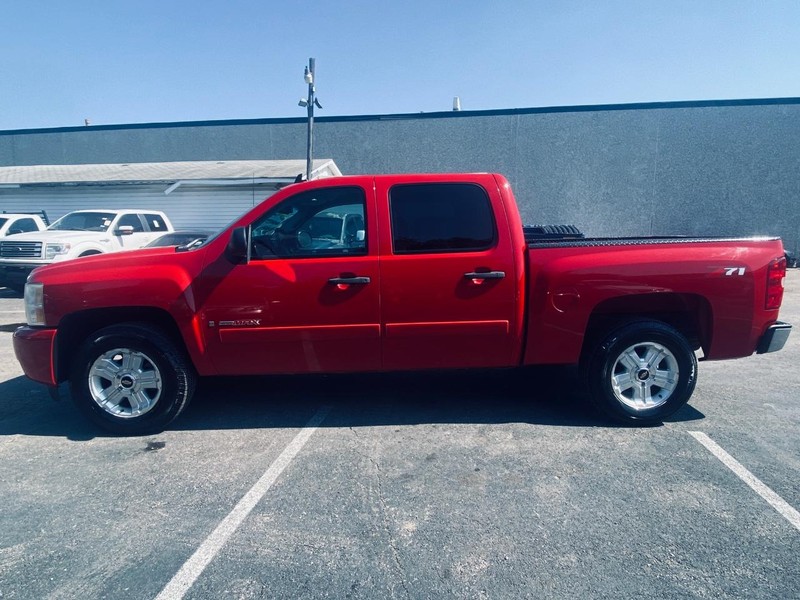Chevrolet Silverado 1500 Vehicle Full-screen Gallery Image 02