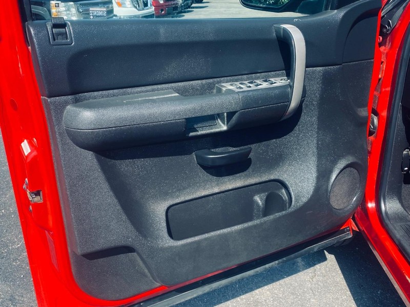Chevrolet Silverado 1500 Vehicle Full-screen Gallery Image 11
