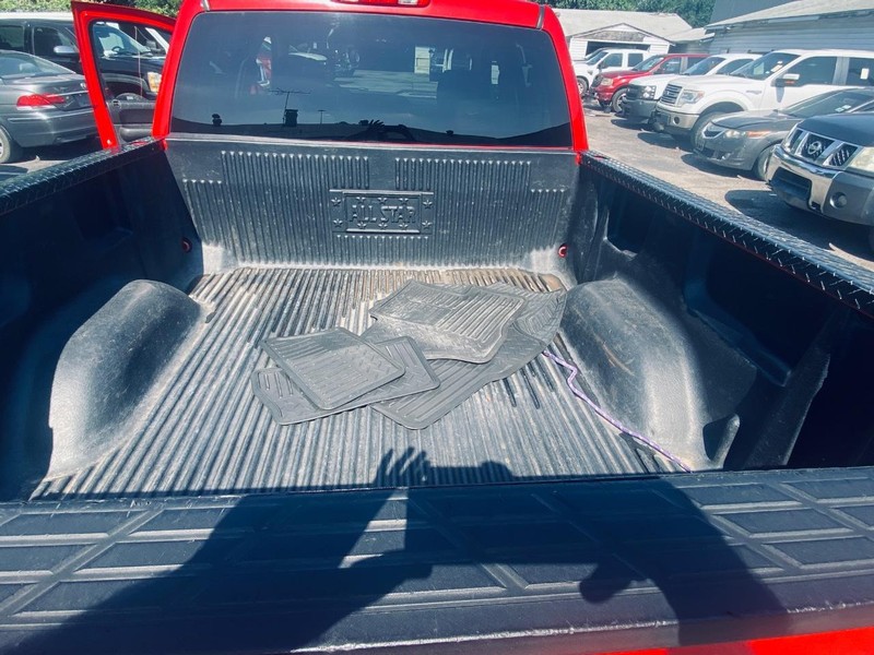 Chevrolet Silverado 1500 Vehicle Full-screen Gallery Image 16