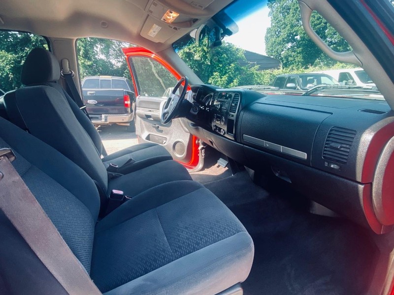 Chevrolet Silverado 1500 Vehicle Full-screen Gallery Image 21