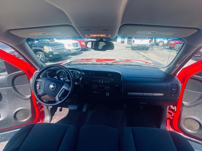 Chevrolet Silverado 1500 Vehicle Full-screen Gallery Image 22