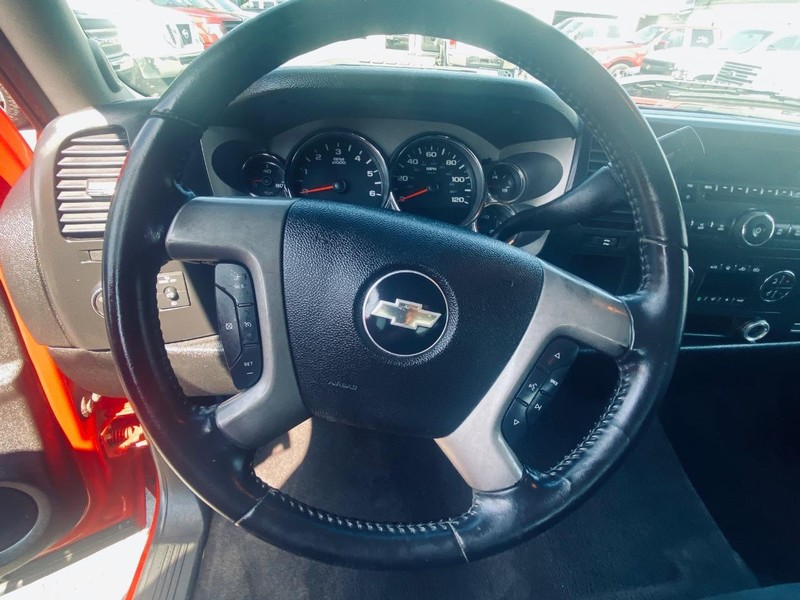 Chevrolet Silverado 1500 Vehicle Full-screen Gallery Image 23