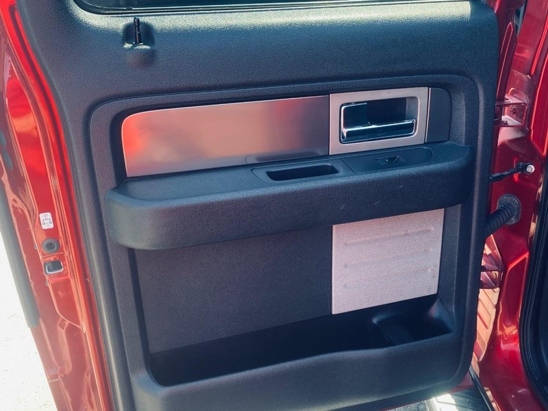 Ford F-150 Vehicle Full-screen Gallery Image 13