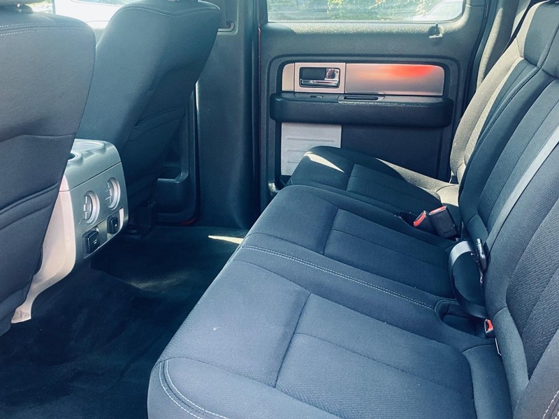Ford F-150 Vehicle Full-screen Gallery Image 14