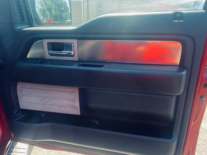 Ford F-150 Vehicle Full-screen Gallery Image 19