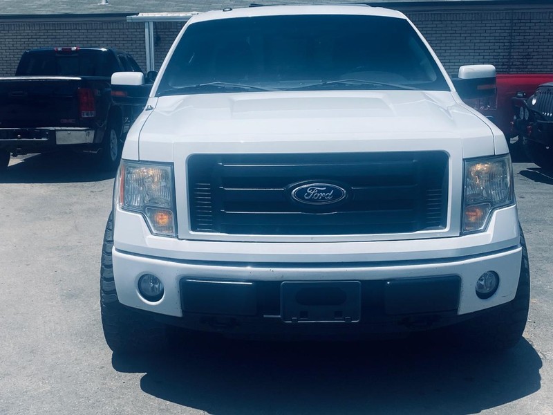 Ford F-150 Vehicle Full-screen Gallery Image 09