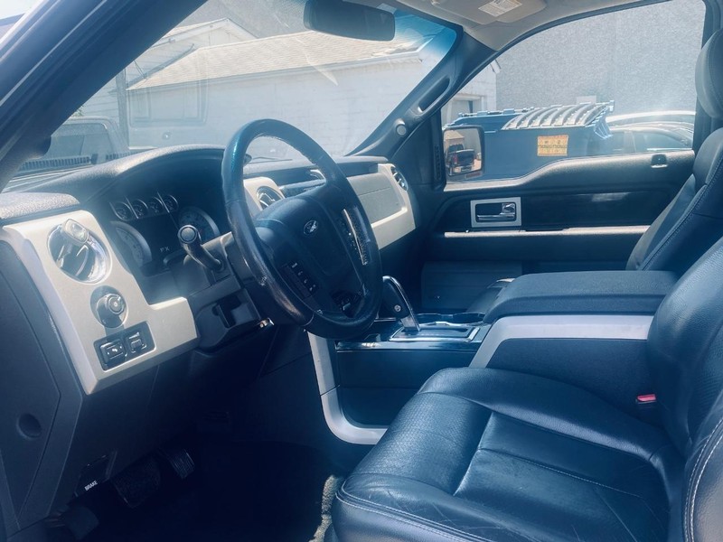 Ford F-150 Vehicle Full-screen Gallery Image 12