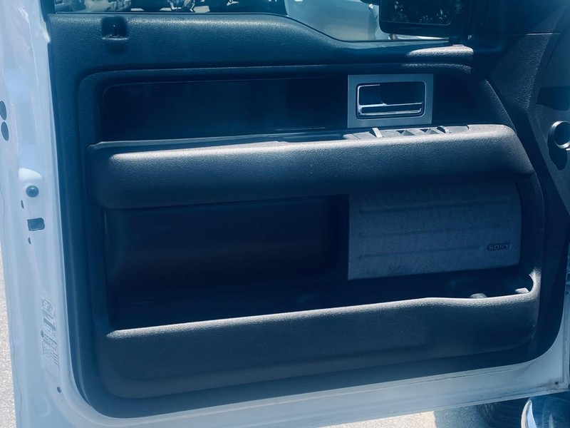 Ford F-150 Vehicle Full-screen Gallery Image 13