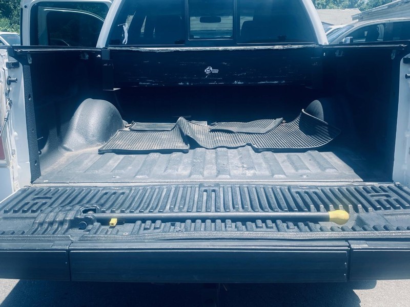 Ford F-150 Vehicle Full-screen Gallery Image 16