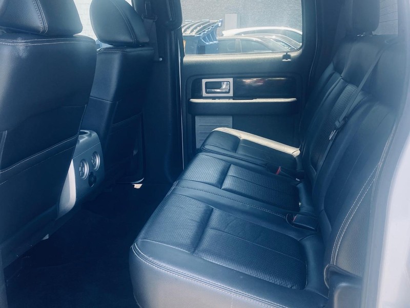 Ford F-150 Vehicle Full-screen Gallery Image 17