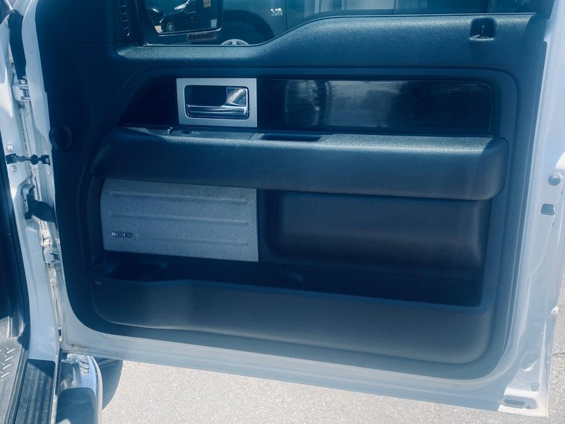 Ford F-150 Vehicle Full-screen Gallery Image 19