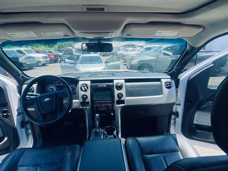 Ford F-150 Vehicle Full-screen Gallery Image 24