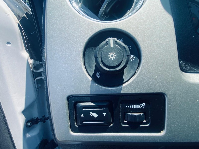 Ford F-150 Vehicle Full-screen Gallery Image 30