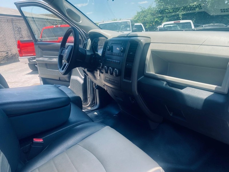 Ram 1500 Vehicle Full-screen Gallery Image 21