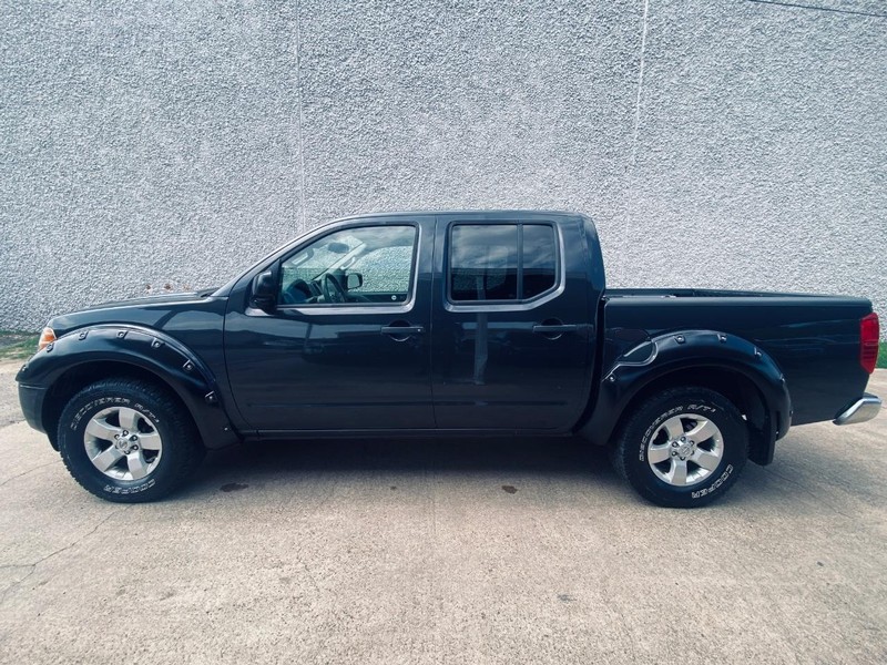 Nissan Frontier Vehicle Full-screen Gallery Image 02