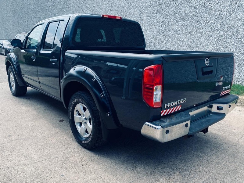 Nissan Frontier Vehicle Full-screen Gallery Image 03