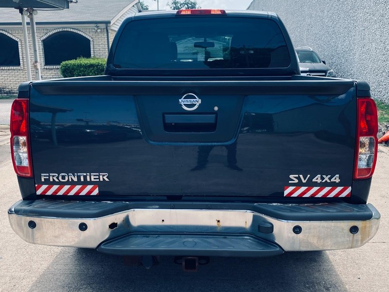 Nissan Frontier Vehicle Full-screen Gallery Image 04