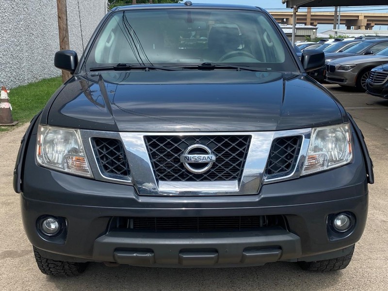 Nissan Frontier Vehicle Full-screen Gallery Image 11