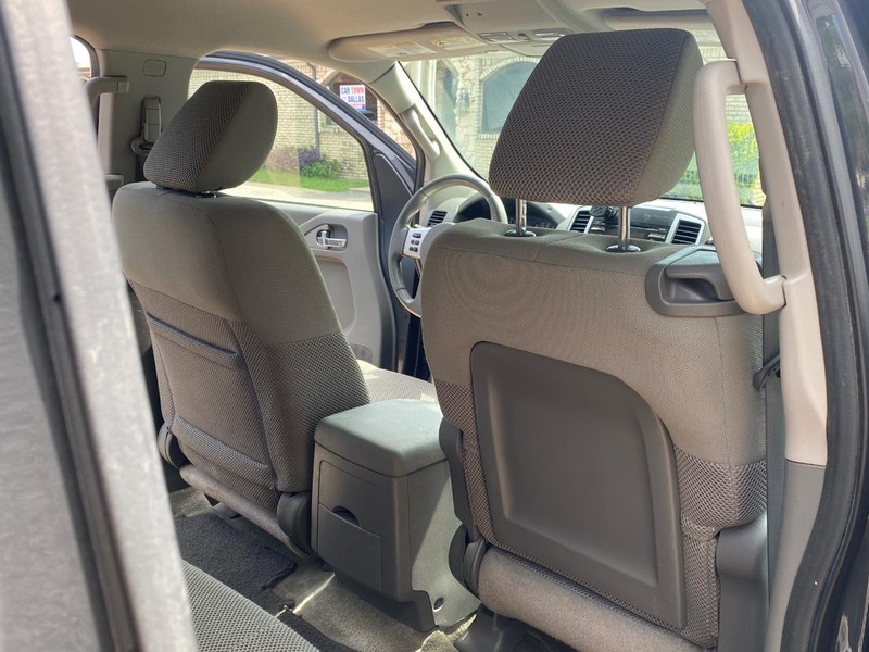 Nissan Frontier Vehicle Full-screen Gallery Image 17