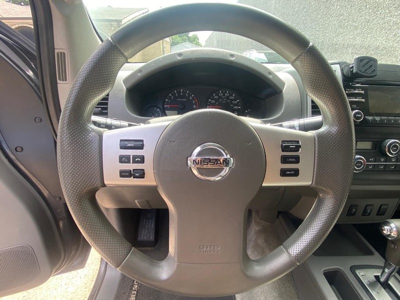 Nissan Frontier Vehicle Full-screen Gallery Image 22