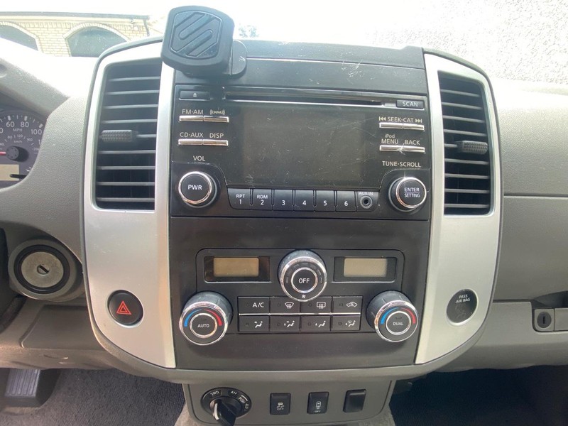 Nissan Frontier Vehicle Full-screen Gallery Image 23