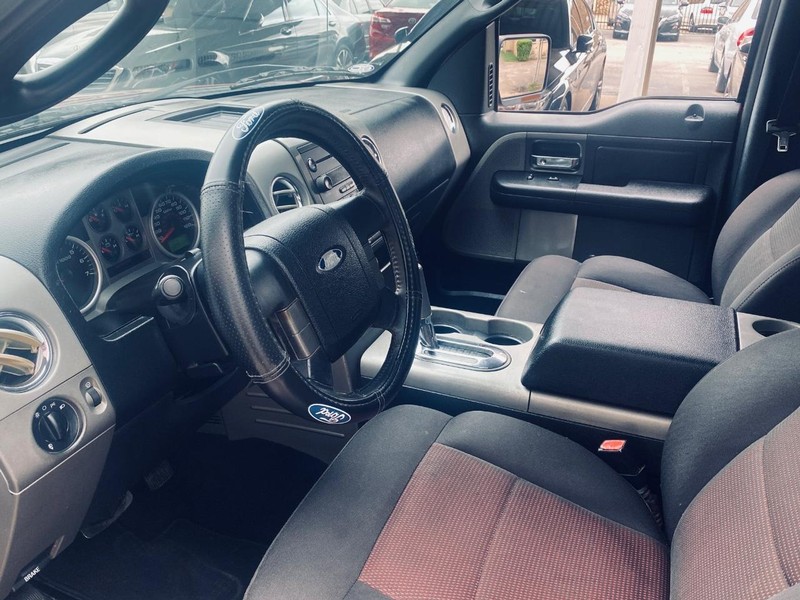 Ford F-150 Vehicle Full-screen Gallery Image 12