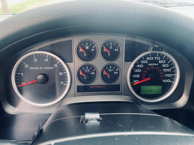 Ford F-150 Vehicle Full-screen Gallery Image 16