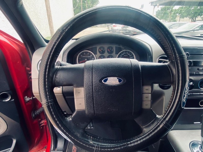 Ford F-150 Vehicle Full-screen Gallery Image 17
