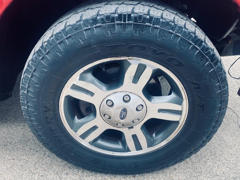 Ford F-150 Vehicle Full-screen Gallery Image 26