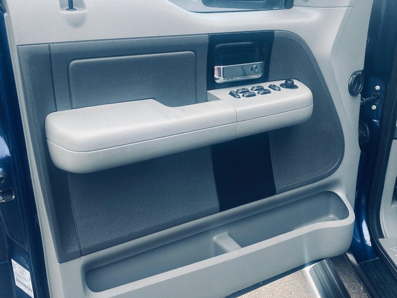 Ford F-150 Vehicle Full-screen Gallery Image 11
