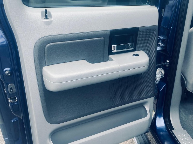 Ford F-150 Vehicle Full-screen Gallery Image 13