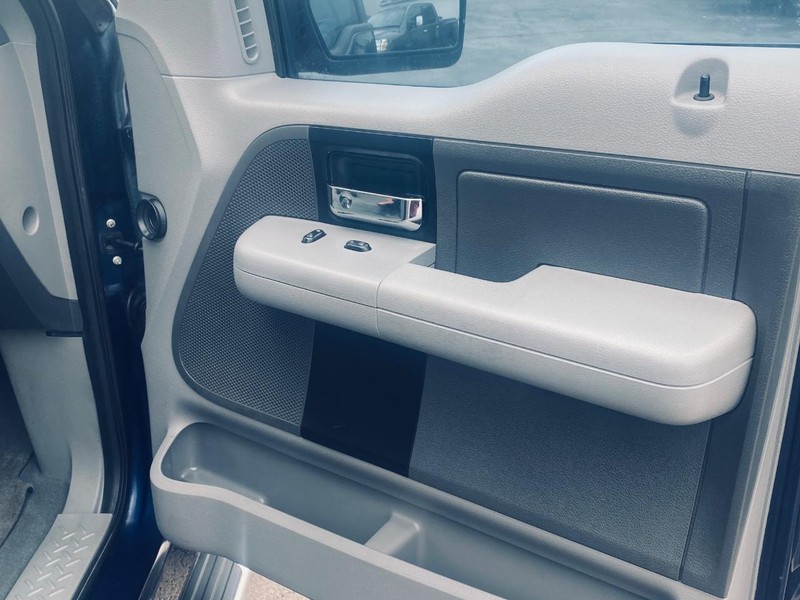 Ford F-150 Vehicle Full-screen Gallery Image 19