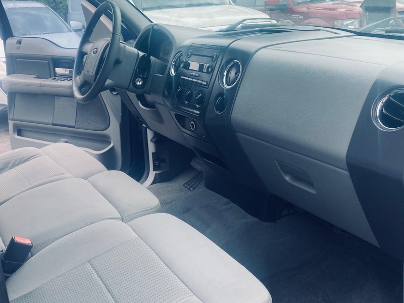 Ford F-150 Vehicle Full-screen Gallery Image 21
