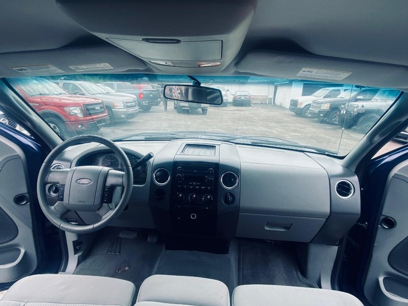 Ford F-150 Vehicle Full-screen Gallery Image 22