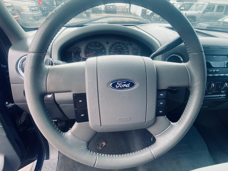 Ford F-150 Vehicle Full-screen Gallery Image 23