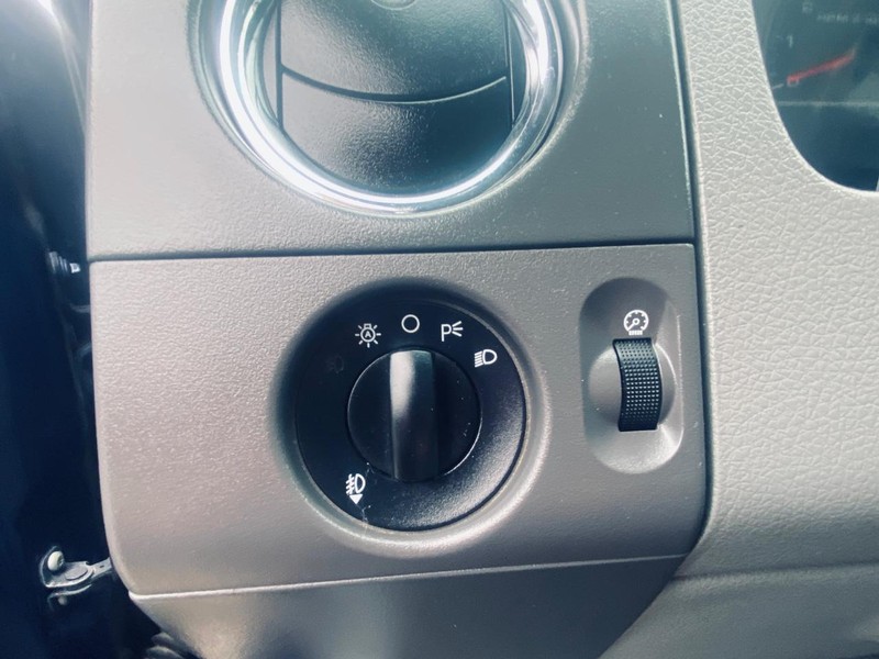 Ford F-150 Vehicle Full-screen Gallery Image 25