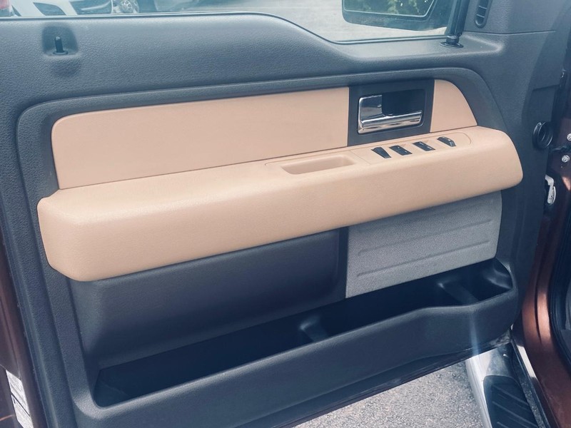 Ford F-150 Vehicle Full-screen Gallery Image 11