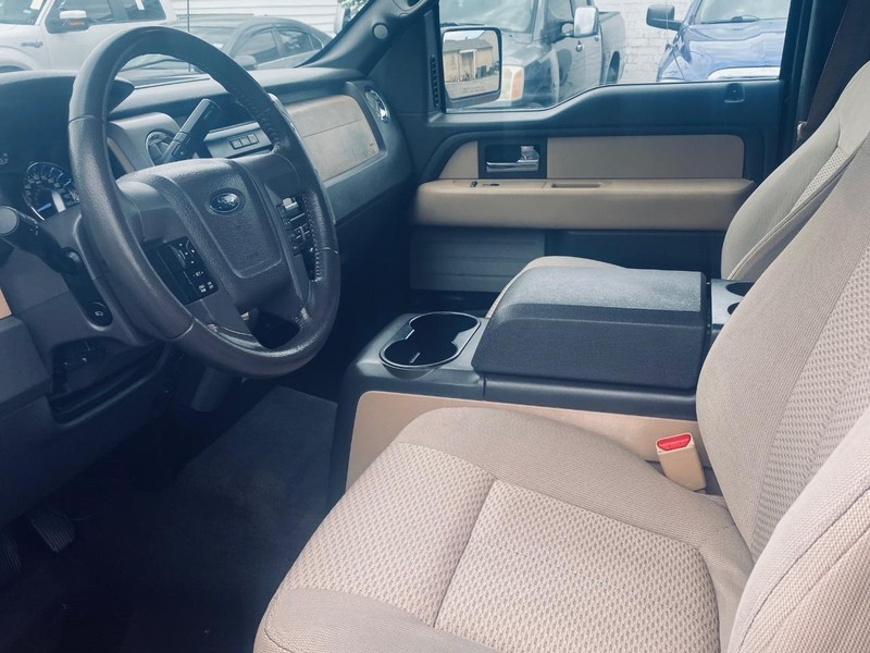 Ford F-150 Vehicle Full-screen Gallery Image 12