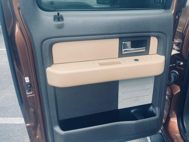 Ford F-150 Vehicle Full-screen Gallery Image 13