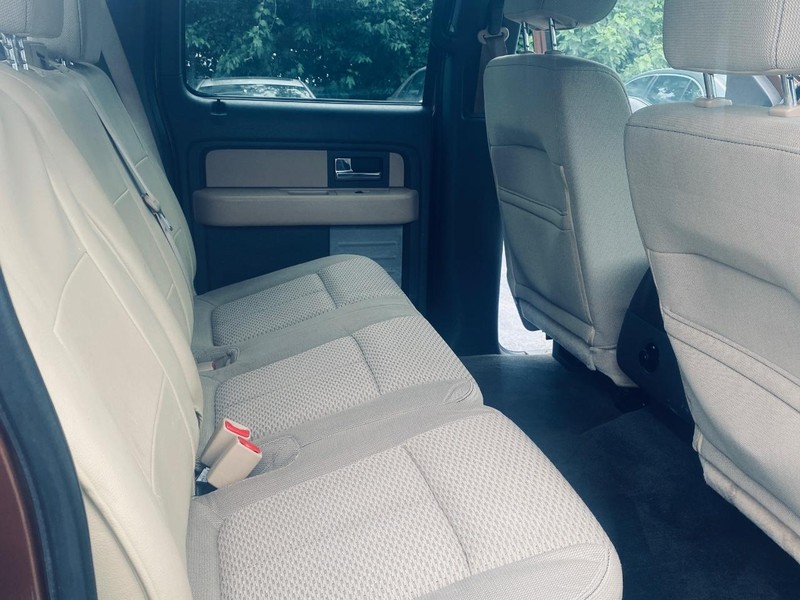 Ford F-150 Vehicle Full-screen Gallery Image 17