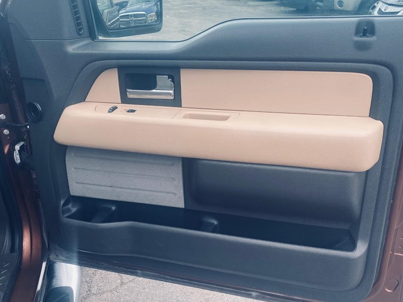 Ford F-150 Vehicle Full-screen Gallery Image 18