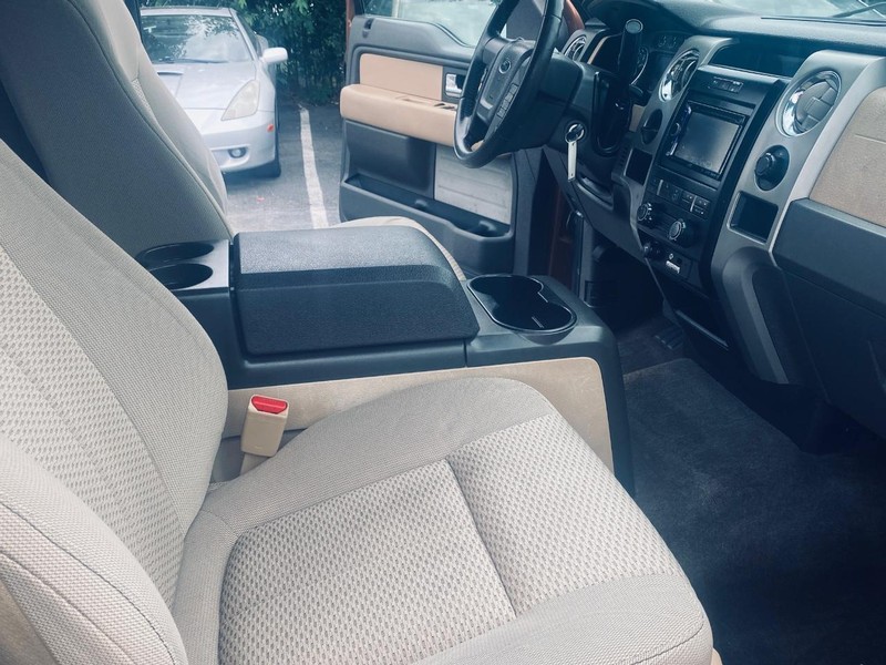 Ford F-150 Vehicle Full-screen Gallery Image 19