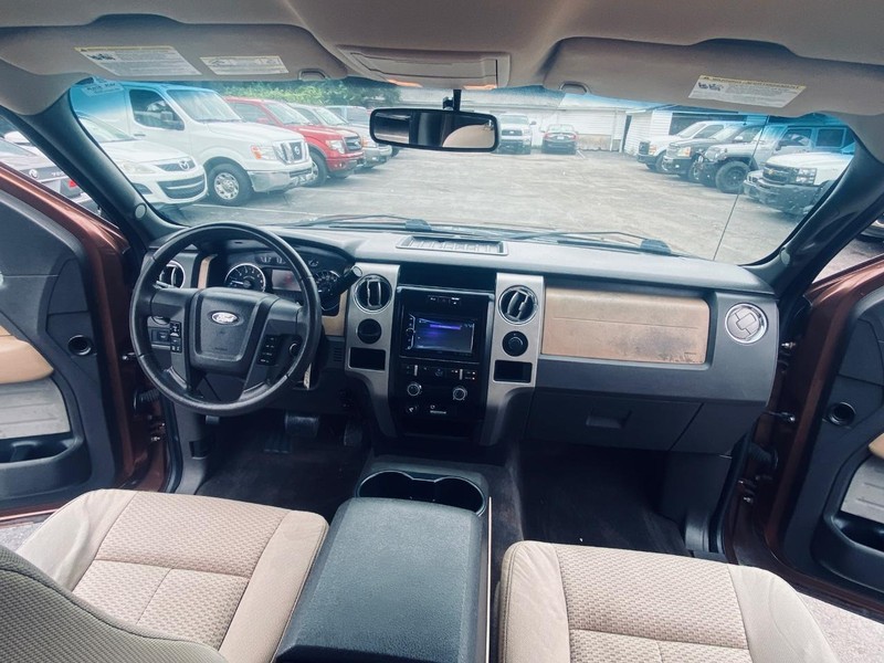 Ford F-150 Vehicle Full-screen Gallery Image 21