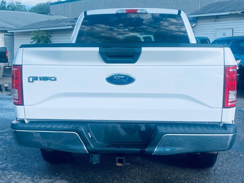 Ford F-150 Vehicle Full-screen Gallery Image 04