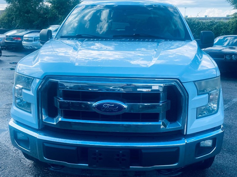Ford F-150 Vehicle Full-screen Gallery Image 09
