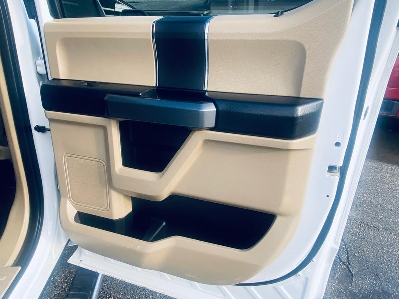 Ford F-150 Vehicle Full-screen Gallery Image 16