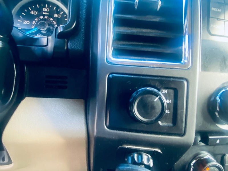 Ford F-150 Vehicle Full-screen Gallery Image 25